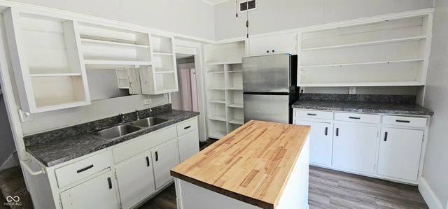 2630 W 200 S, Columbus, IN 47201