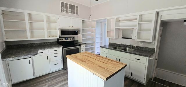 2630 W 200 S, Columbus, IN 47201