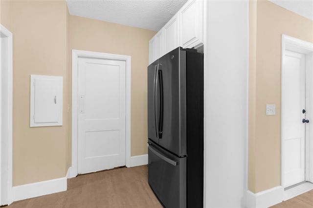 895 Alcoma St, Sharon, PA 16146