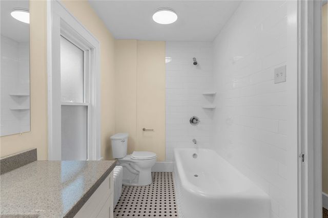 895 Alcoma St, Sharon, PA 16146