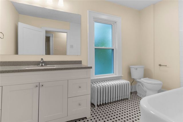 895 Alcoma St, Sharon, PA 16146