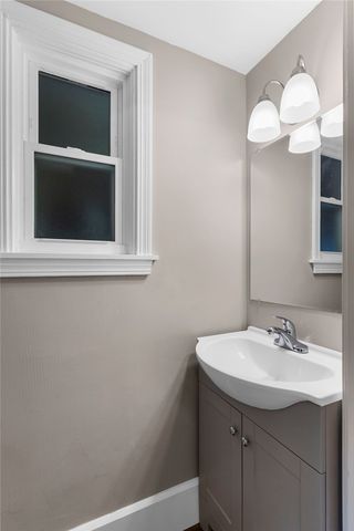 895 Alcoma St, Sharon, PA 16146