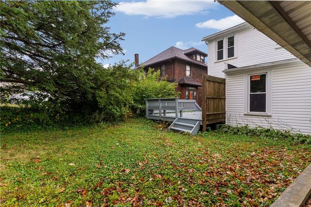 895 Alcoma St, Sharon, PA 16146