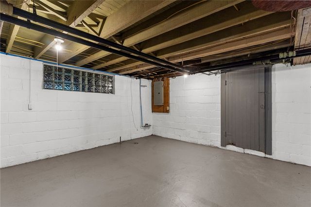 895 Alcoma St, Sharon, PA 16146