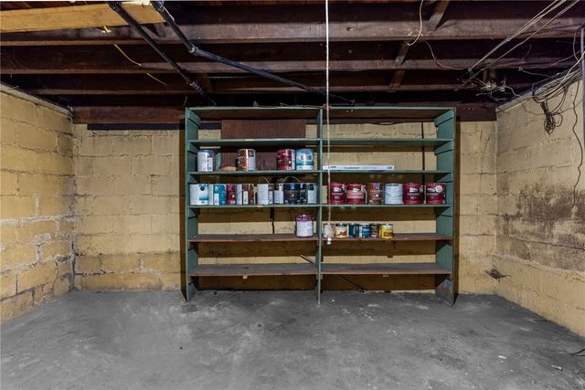 895 Alcoma St, Sharon, PA 16146