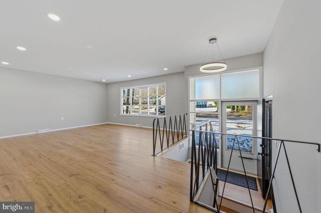 1302 STANFORD RD, Wilmington, DE 19803