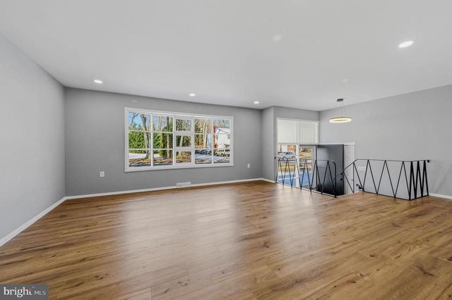 1302 STANFORD RD, Wilmington, DE 19803