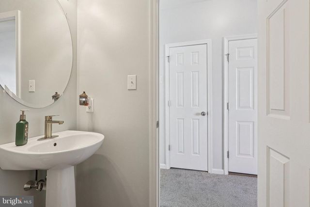 1055 KING WAY, Breinigsville, PA 18031