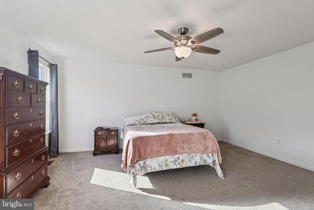 1055 KING WAY, Breinigsville, PA 18031