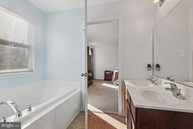 1055 KING WAY, Breinigsville, PA 18031