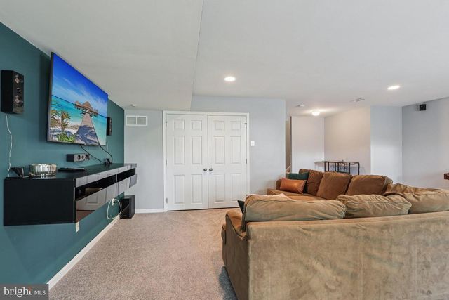 1055 KING WAY, Breinigsville, PA 18031