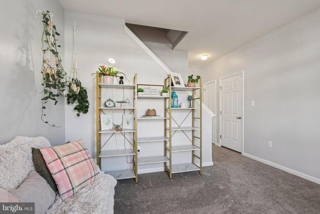 1055 KING WAY, Breinigsville, PA 18031