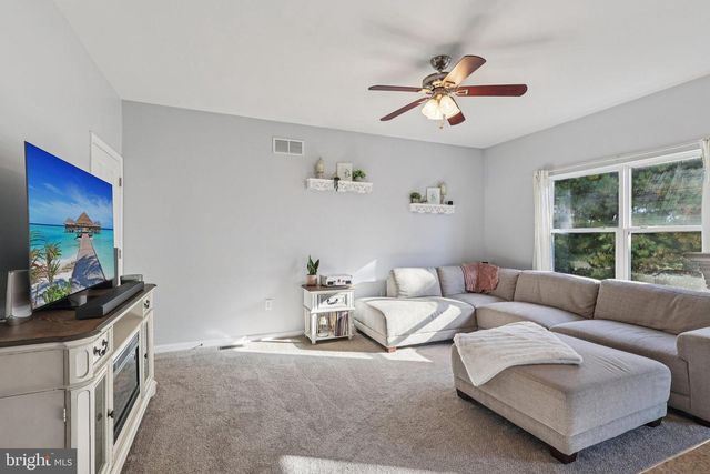 1055 KING WAY, Breinigsville, PA 18031