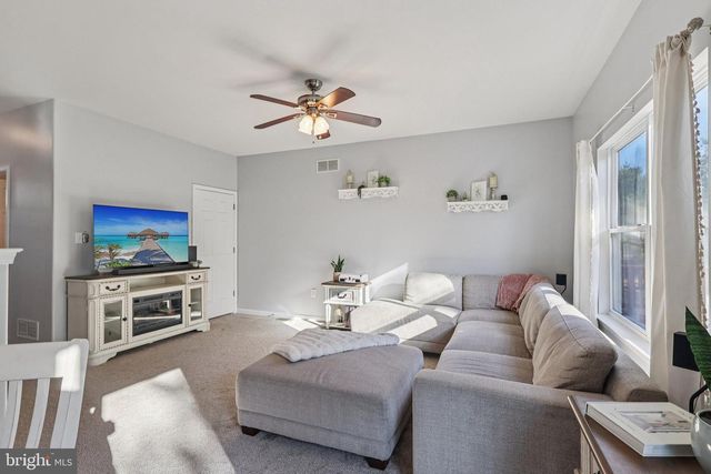 1055 KING WAY, Breinigsville, PA 18031