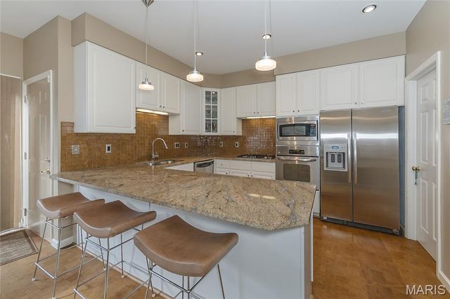 971 Barnard College Lane, St Louis, MO 63130