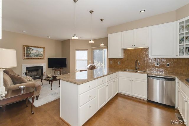 971 Barnard College Lane, St Louis, MO 63130