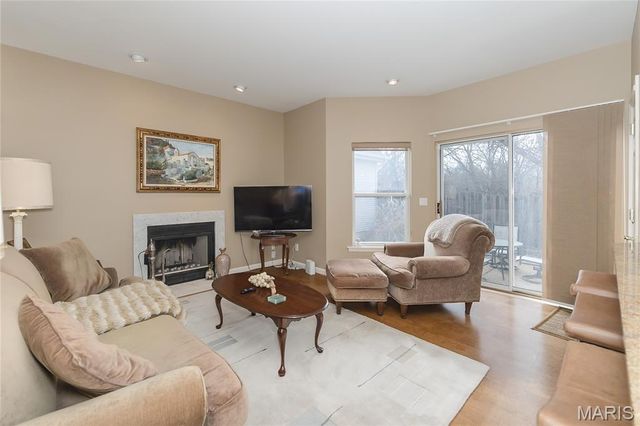 971 Barnard College Lane, St Louis, MO 63130