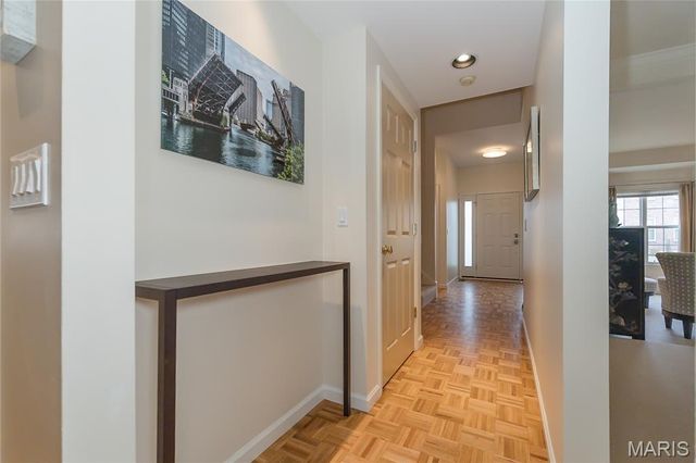 971 Barnard College Lane, St Louis, MO 63130