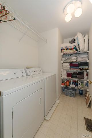 971 Barnard College Lane, St Louis, MO 63130