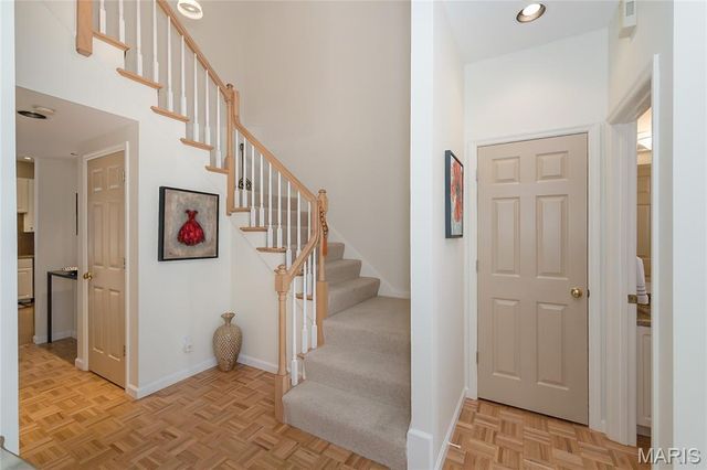 971 Barnard College Lane, St Louis, MO 63130