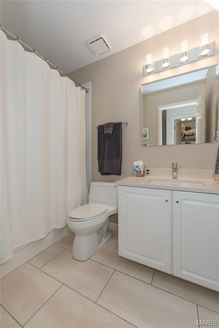 971 Barnard College Lane, St Louis, MO 63130