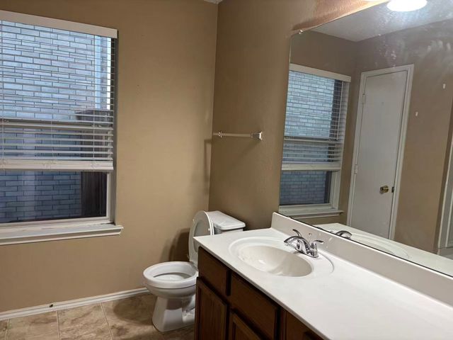 1645 Crown Point Drive, Little Elm, TX 75036