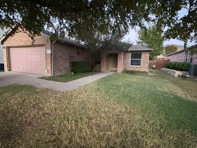 1645 Crown Point Drive, Little Elm, TX 75036