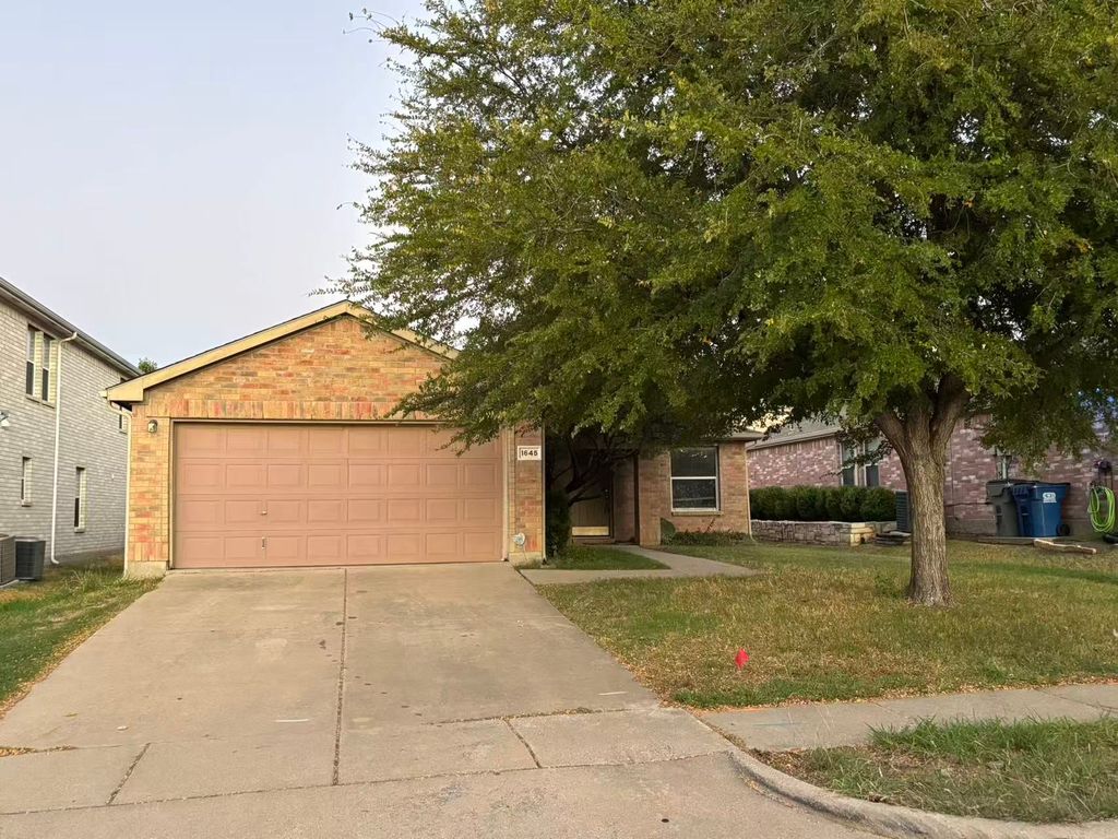 1645 Crown Point Drive, Little Elm, TX 75036