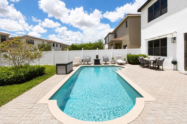 19220 NE 9th Place, Miami, FL 33179