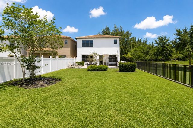 19220 NE 9th Place, Miami, FL 33179