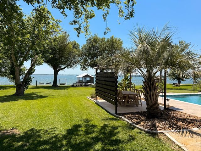 20274 County Road 376, Marquez, TX 77865