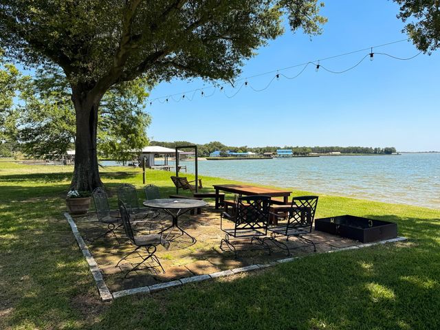 20274 County Road 376, Marquez, TX 77865