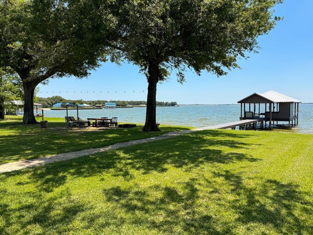 20274 County Road 376, Marquez, TX 77865
