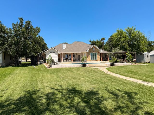 20274 County Road 376, Marquez, TX 77865