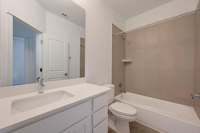 462 Orleanian DR B, Buda, TX 78610