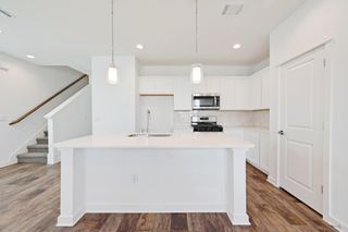 462 Orleanian DR B, Buda, TX 78610