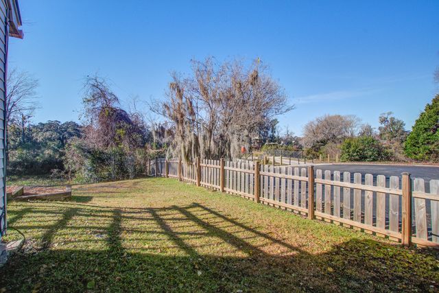 11 Stutz Court, Charleston, SC 29414