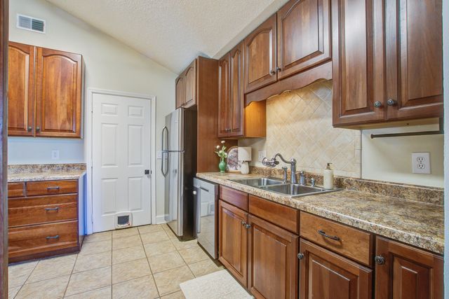 11 Stutz Court, Charleston, SC 29414