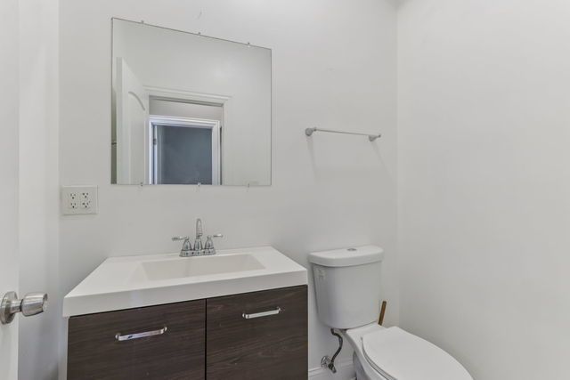 3220 W Polk Street 1, Chicago, IL 60624