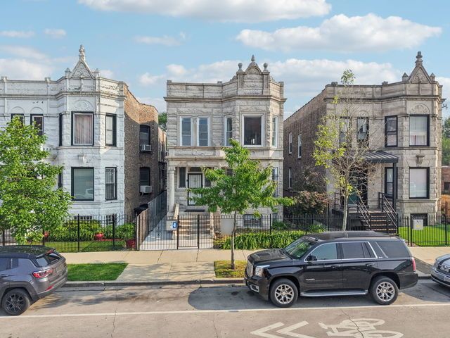 3220 W Polk Street 1, Chicago, IL 60624