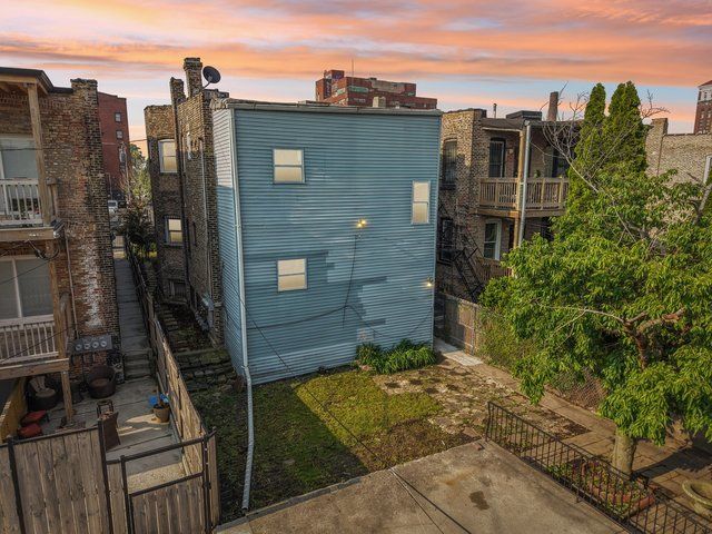3220 W Polk Street 1, Chicago, IL 60624