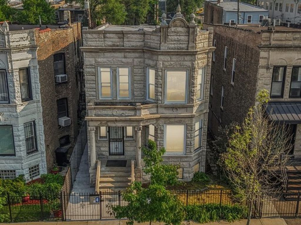 3220 W Polk Street 1, Chicago, IL 60624