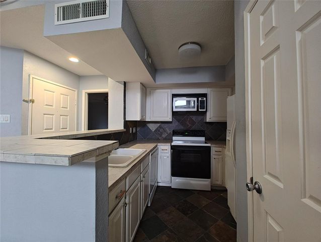 10855 Meadowglen Lane 928, Houston, TX 77042