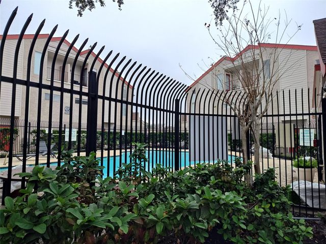 10855 Meadowglen Lane 928, Houston, TX 77042