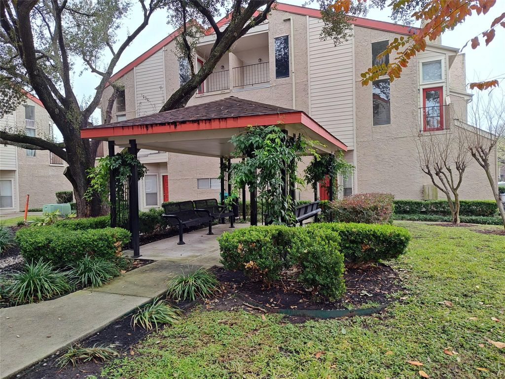 10855 Meadowglen Lane 928, Houston, TX 77042
