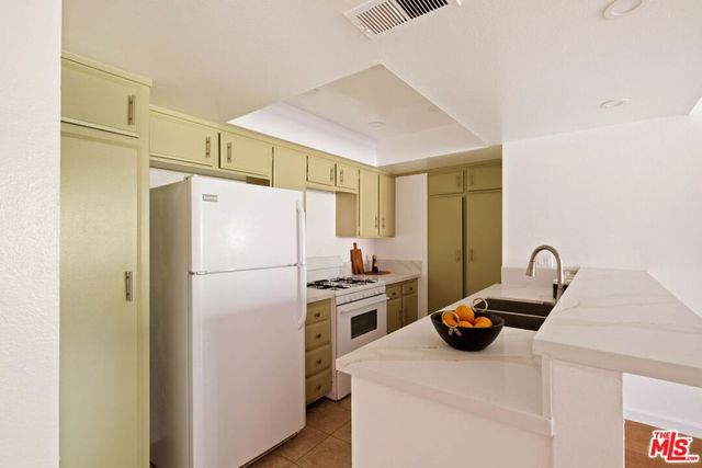 2700 Cahuenga Boulevard 4303, Los Angeles, CA 90068