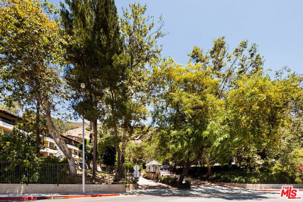 2700 Cahuenga Boulevard 4303, Los Angeles, CA 90068
