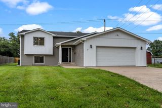 17 CRABTREE DR, Levittown, PA 19055