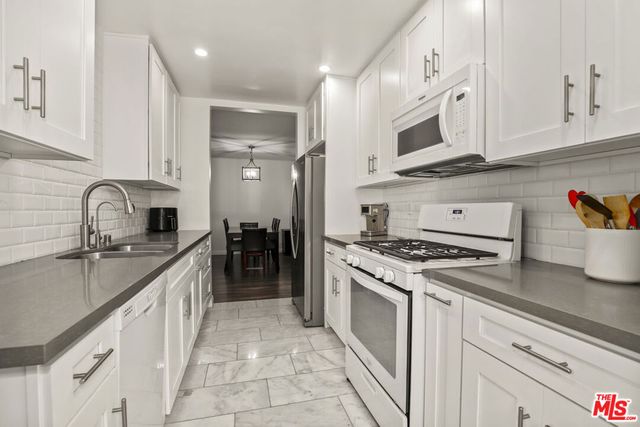 2223 S Bentley Avenue 204, Los Angeles, CA 90064