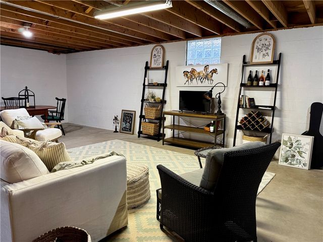 273 Rockdale Road, Penn Twp, PA 16002